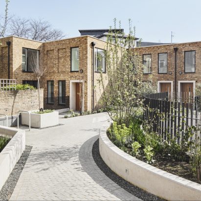 Chadwell Mews by Tasou Associates Ltd