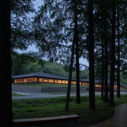 Wuxiang Mountain Qiu Hu Station by Mix Architecture