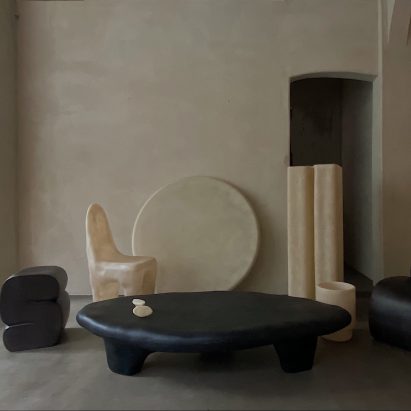 A photo of a round black table