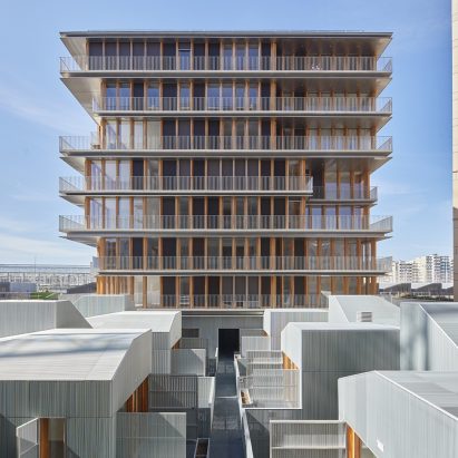 105 Social Dwellings + 18 Soho at La Chapelle International, Paris, France by Moussafir Achitectes