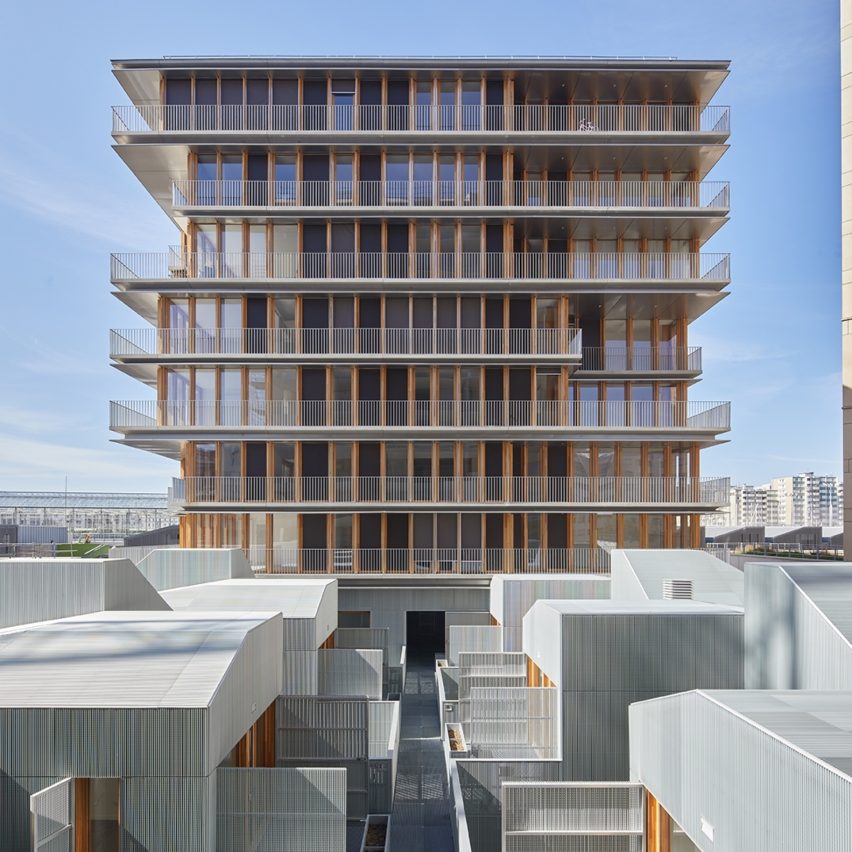 105 Social Dwellings + 18 Soho at La Chapelle International, Paris, France by Moussafir Achitectes