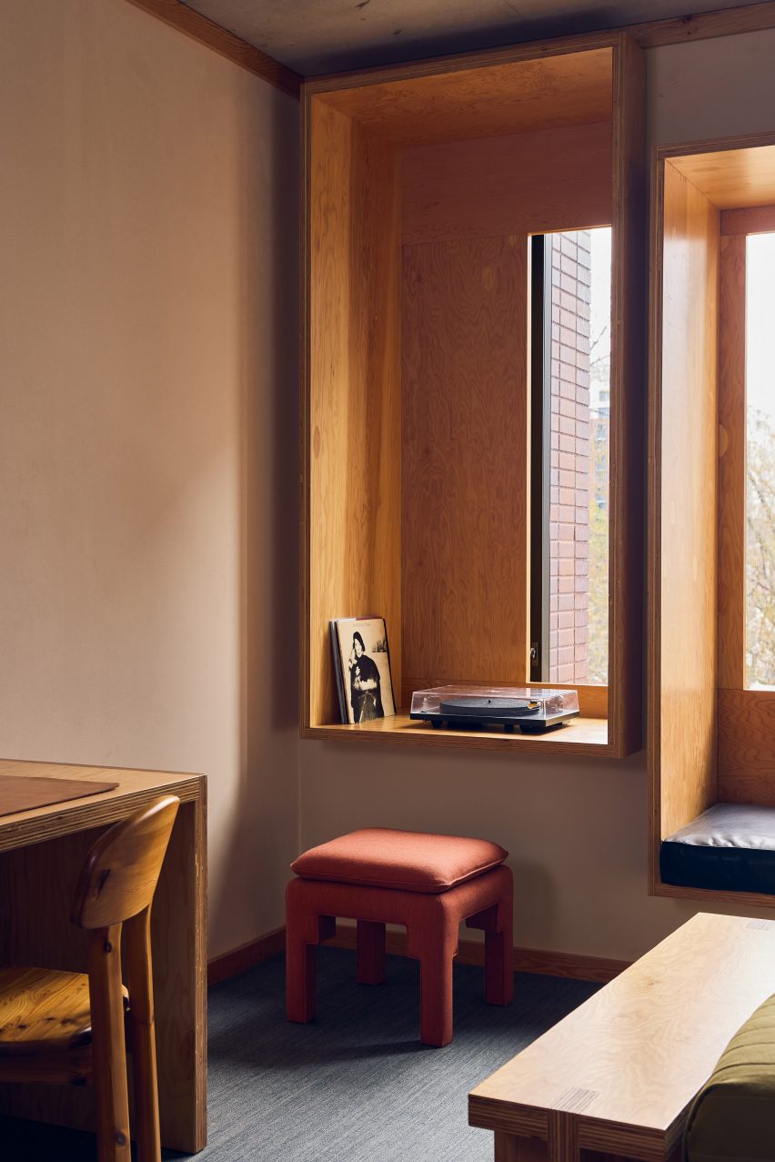 Window nooks in guest rooms
