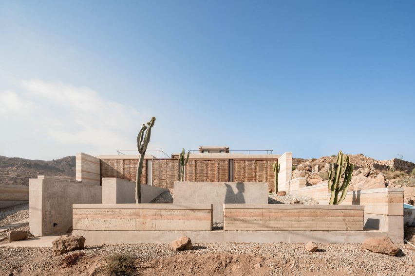 Rammed earth home in Mexico by Alfredo Navarro Tiznado
