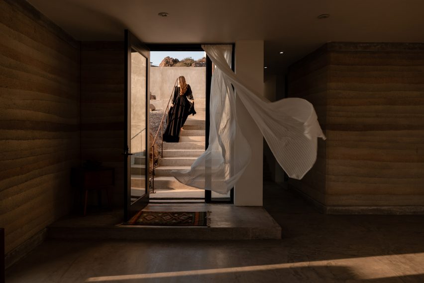 Rammed earth home in Mexico by Alfredo Navarro Tiznado