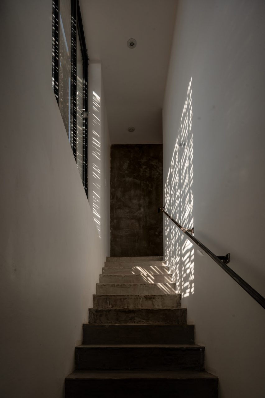 Rammed earth home in Mexico by Alfredo Navarro Tiznado