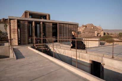 Roof terraces on three-storey building in Mexico by Alfredo Navarro Tiznado