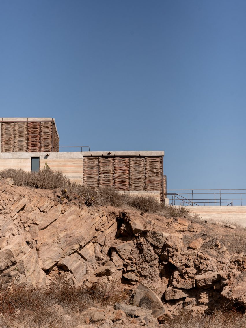 Rammed earth home in Mexico by Alfredo Navarro Tiznado