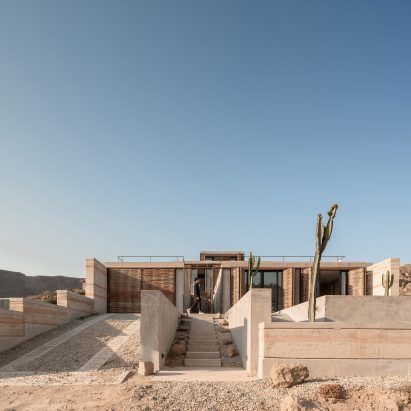 Rammed earth home in Mexico by Alfredo Navarro Tiznado