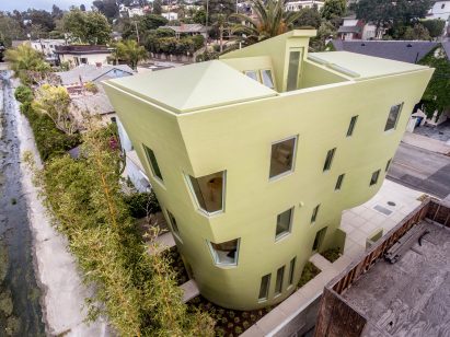 A+M House by Eric Owen Moss with yellow exterior and large windows