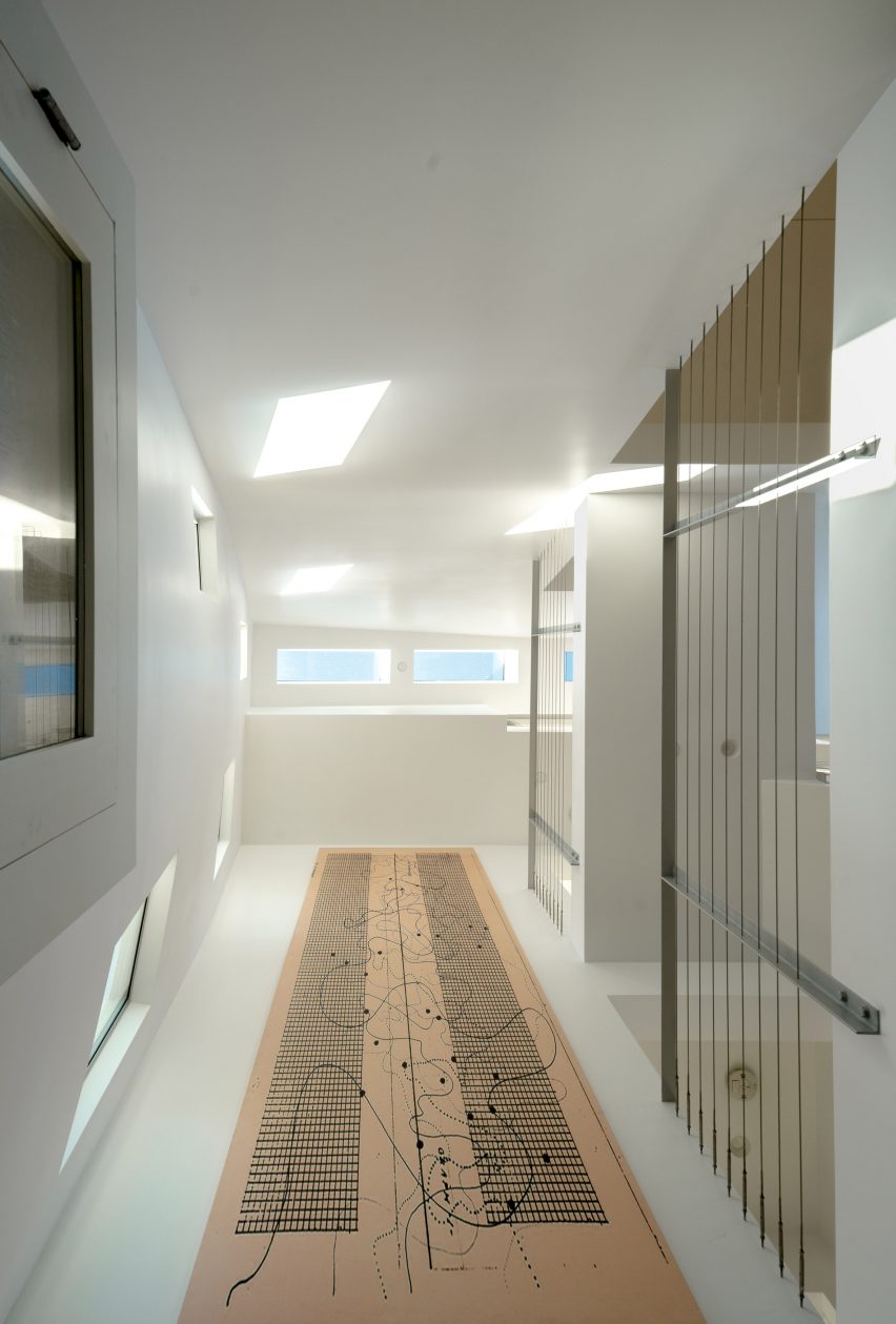 A+M House by Eric Owen Moss