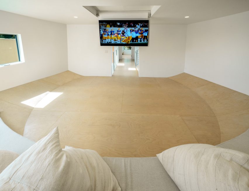 A+M House by Eric Owen Moss