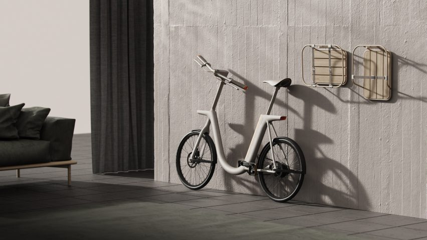 Pendler bike with pedals folded down and handlebars turned to give it a flat profile, with accessories detached and hung on the wall