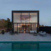 Exterior image of Villa Hovås from poolside