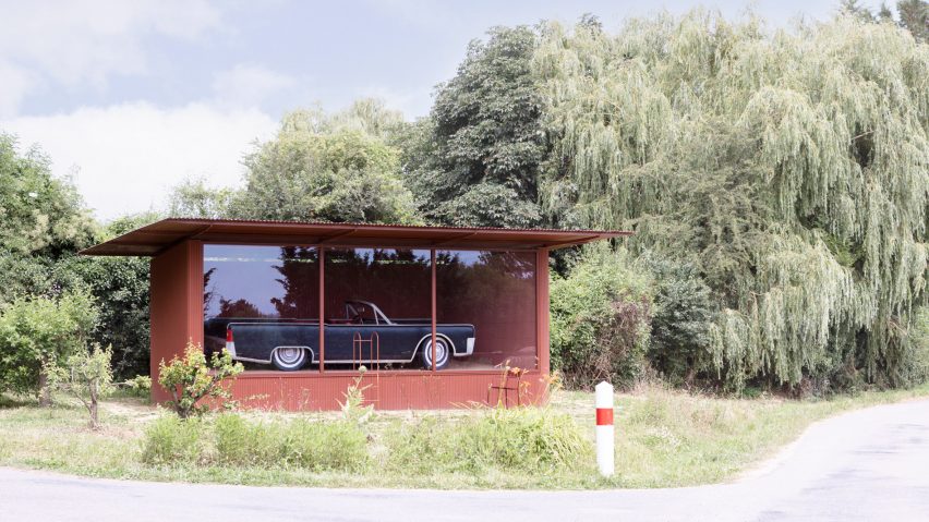 Exterior image of the Lincoln Pavilion surrounded by greenery