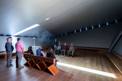 Interior of Portuguese funerary chapel by Bernardo Rodrigues Architects
