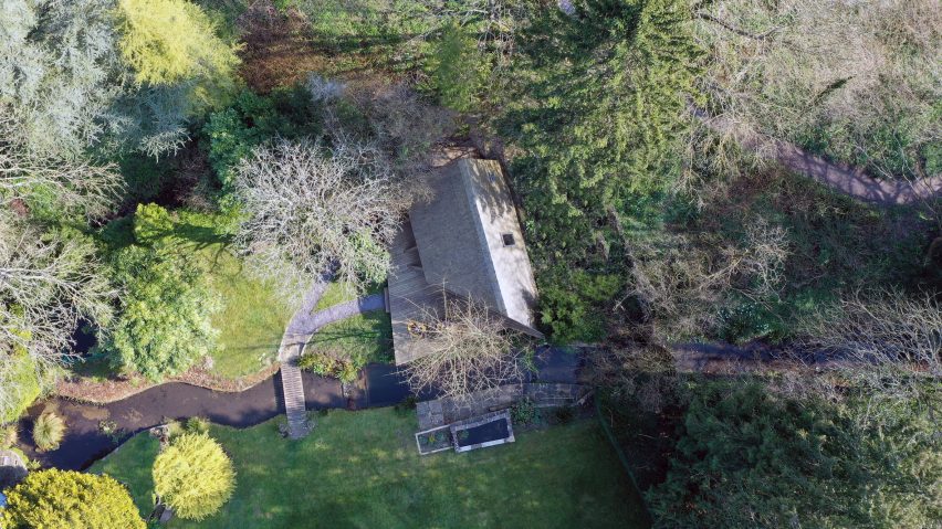 AR Design Studio has designed a cabin in Winchester