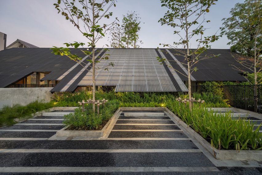 EKAR's Dog/Human House in Thailand