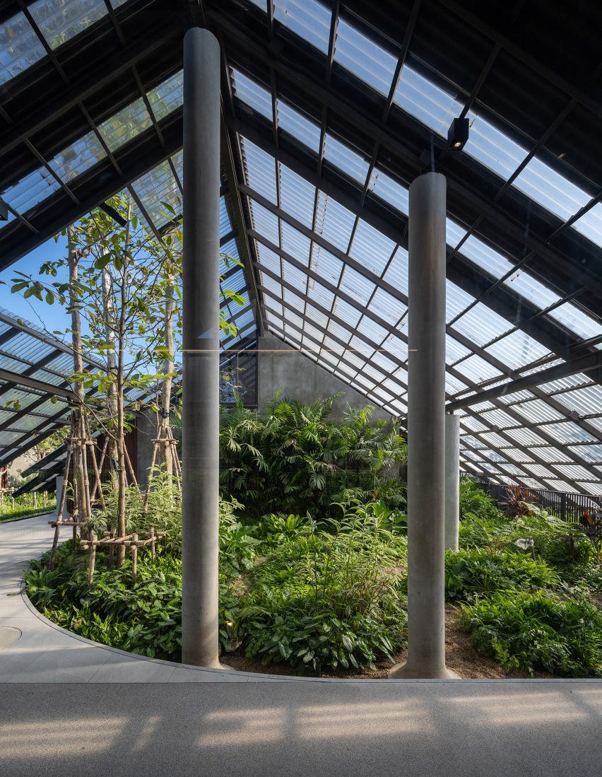 EKAR's Dog/Human House in Thailand