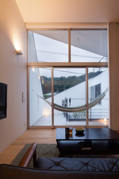 House in Ofuna by Level Architects