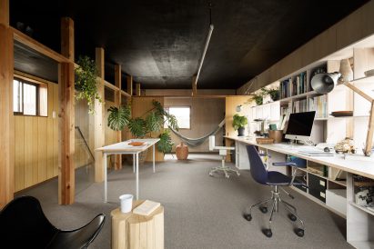 Room with a desk, office chair and hammock