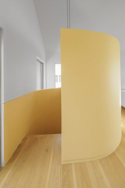Yellow accent in House on House