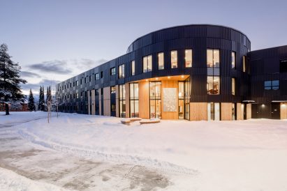 Facade with metal and cedar