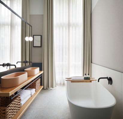 Bathroom in Inhabit Queen's Gardens by Holland Harvey Architects