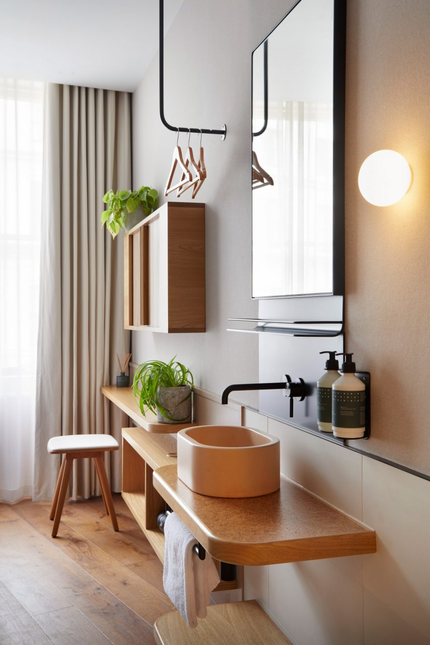 Bathroom in Inhabit Queen's Gardens by Holland Harvey Architects