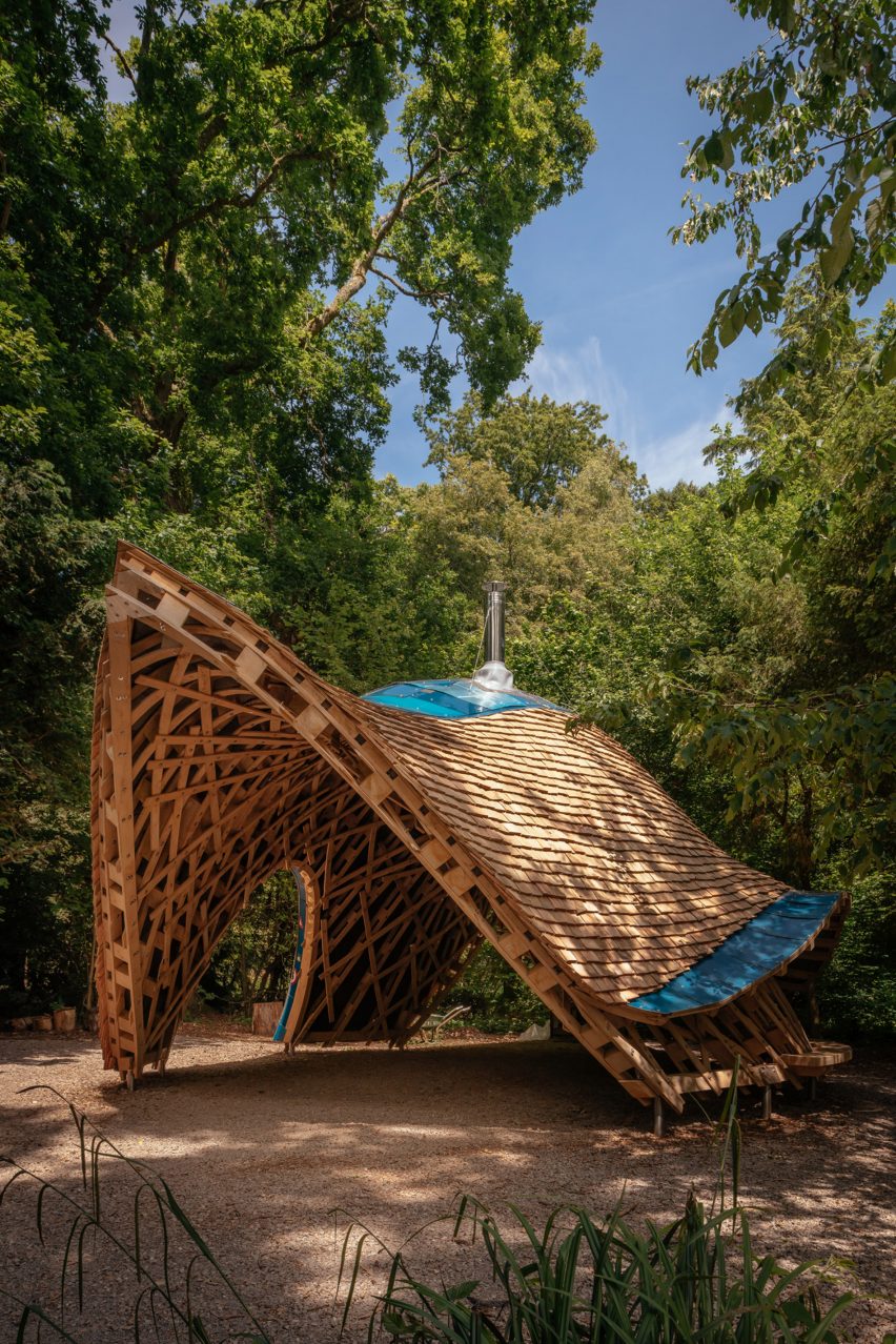 Timber shelter at Westonbirt arboretum by Invisible Studio 