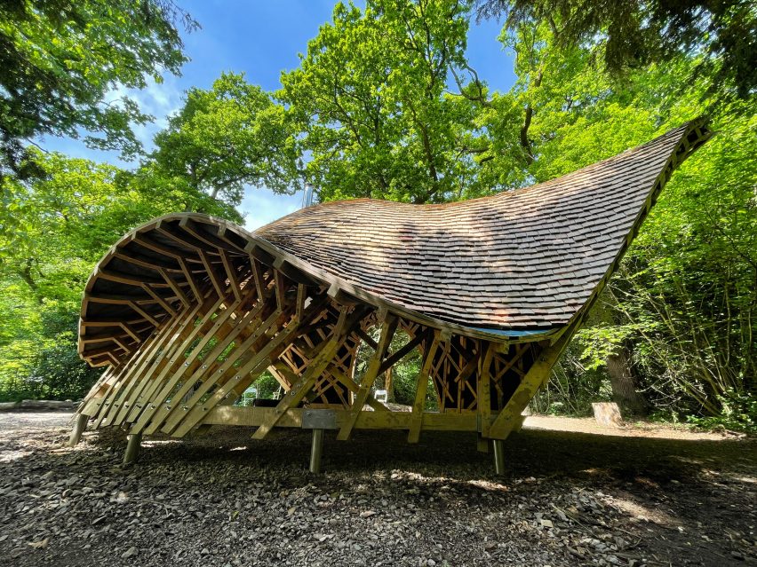 Timber shelter at Westonbirt arboretum by Invisible Studio 