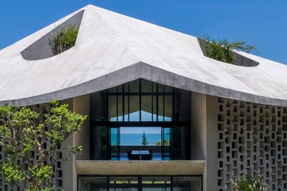 Conical concrete roof by Inrestudio