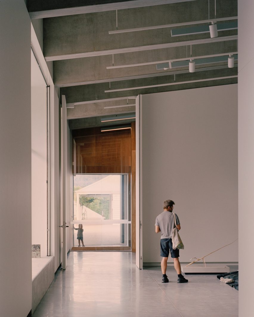 KTA completes Bundanon Art Museum in Australia with inhabitable flood bridge