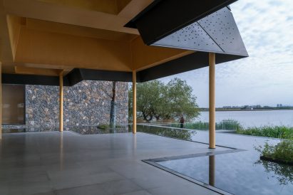 Slim columns holding up aluminium canopy of Metasequoia Grove Restaurant in China