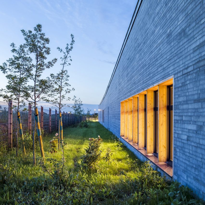Jean Louis Étienne school by archi5