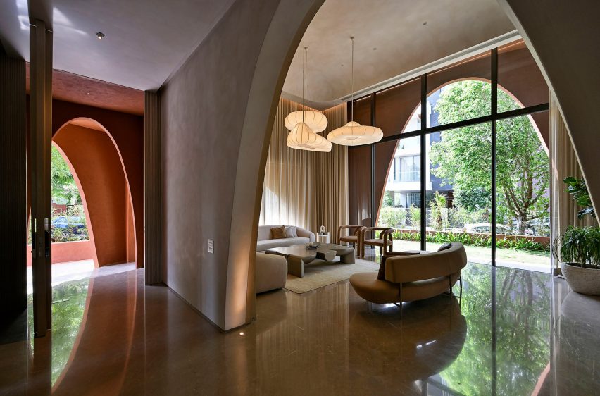 Mirai House of Arches is a home in India that was designed by Sanjay Puri Architects