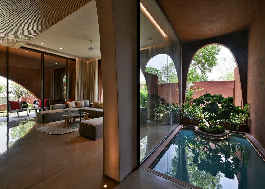Mirai House of Arches is a home in India that was designed by Sanjay Puri Architects