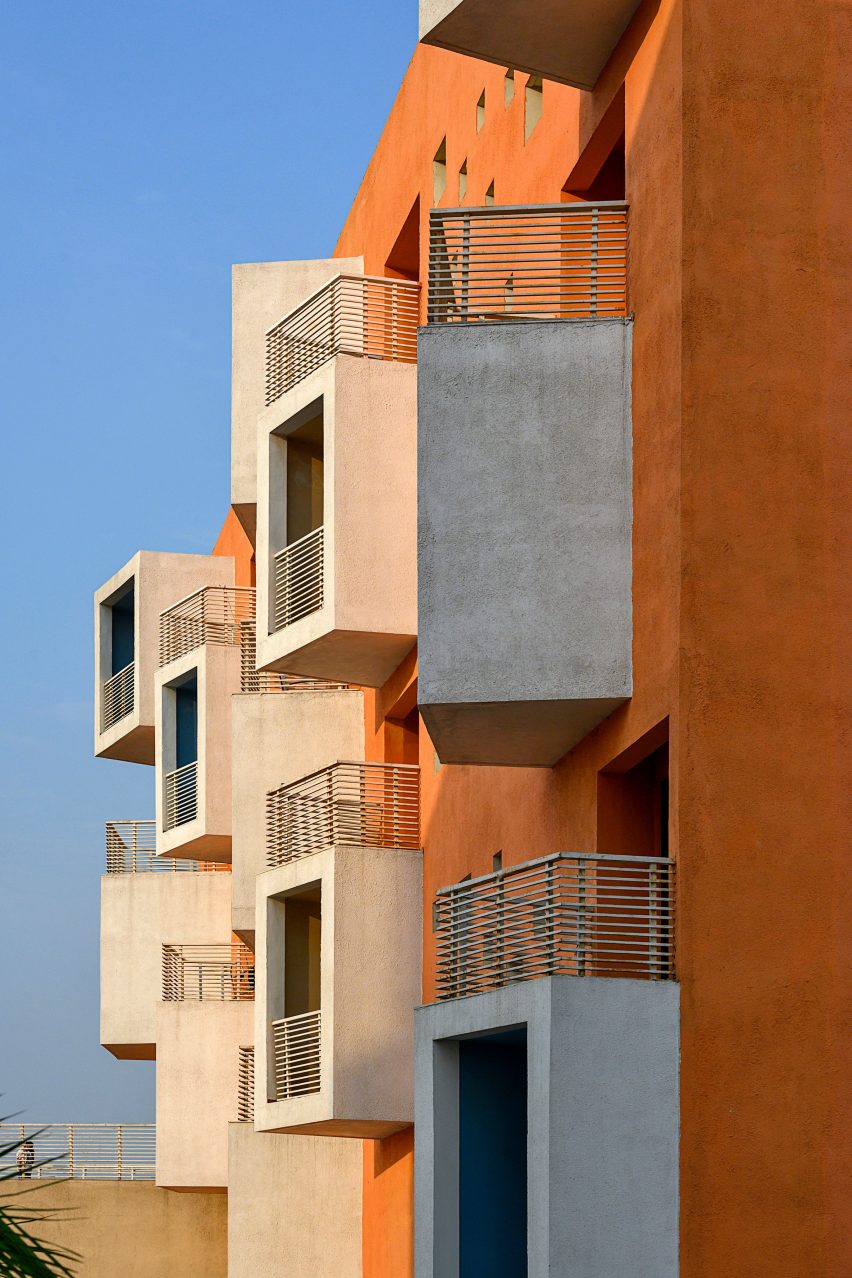 Housing complex by Sanjay Puri Architects