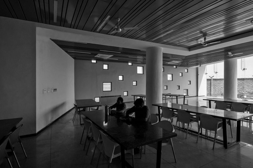 Housing complex by Sanjay Puri Architects