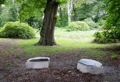 Old sandstone bench with seat made from recycled plastic by Dress for the Weather and Stefanie Cheong