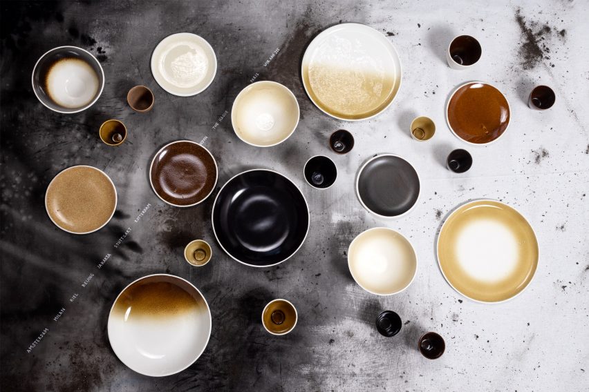 Ceramics dyed with air pollutants