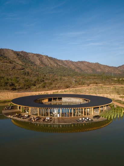 Sordo Madaleno Arquitectos clubhouse