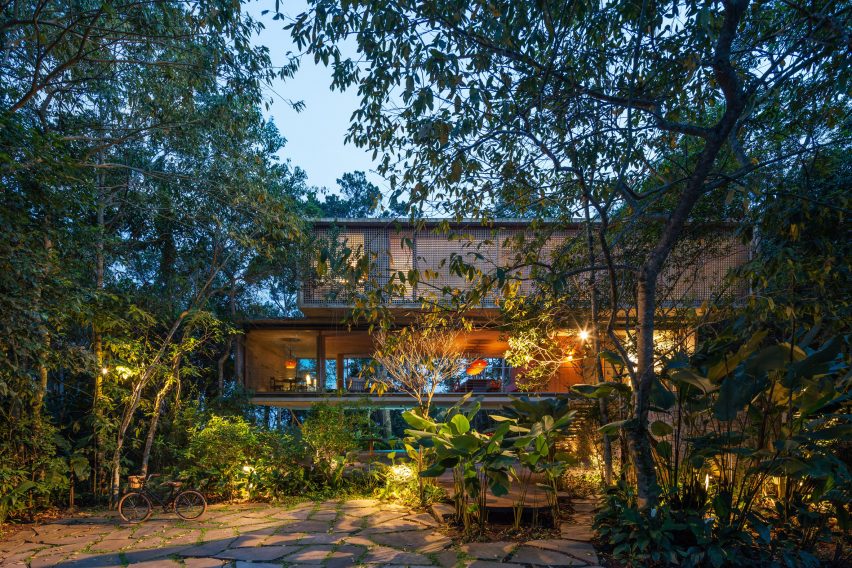 Casa Azul by Studio MK27 lit in the evening