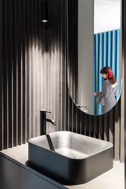 Black bathroom