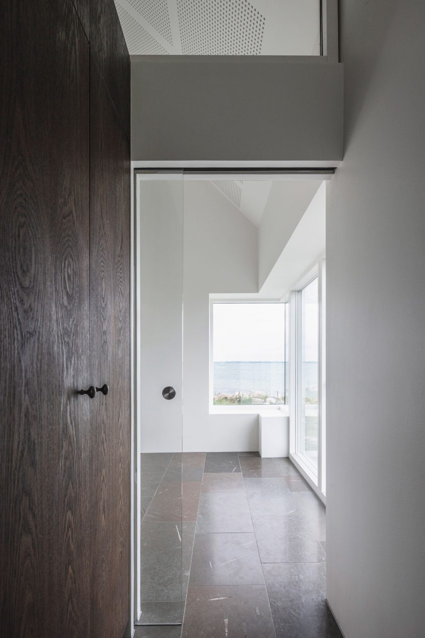 Interior of Danish summerhouse by GinnerupArkitekter