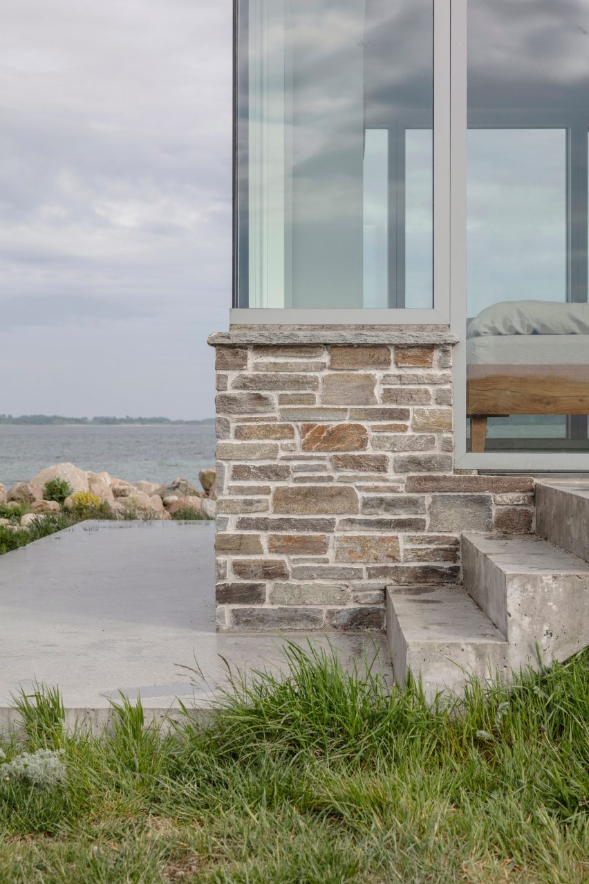 Exterior of Danish summerhouse by GinnerupArkitekter