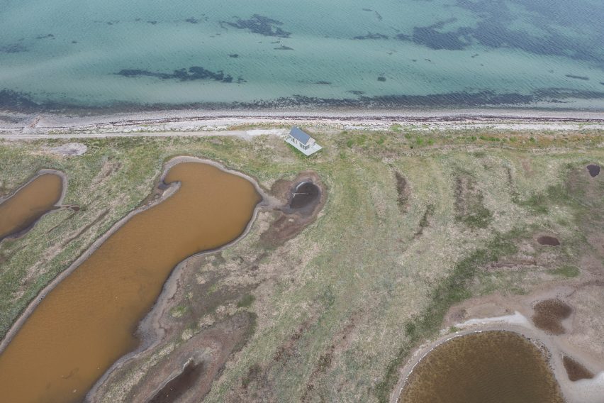 Aerial view of Danish summerhouse by GinnerupArkitekter