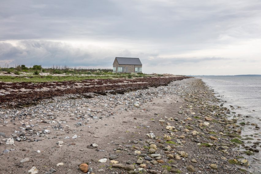 Exterior of Danish summerhouse by GinnerupArkitekter