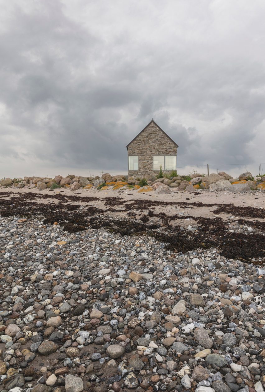 Exterior of Danish summerhouse by GinnerupArkitekter