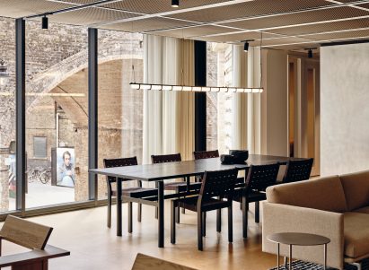 Meeting table in TOG at Borough Yards by Studio David Thulstrup