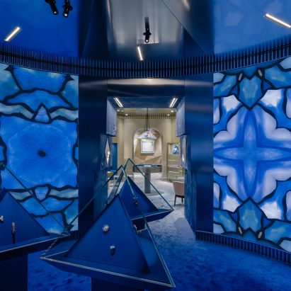 Blue rotunda in Tiffany & Co pop-up shop in Paris designed by OMA